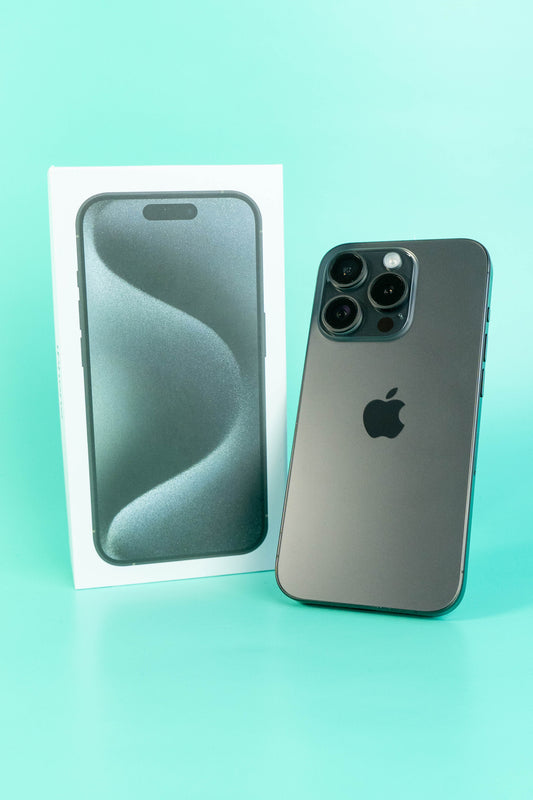 iPhone 15 Pro 256GB - ブラックチタニウム - Simフリー-バッテリー100%